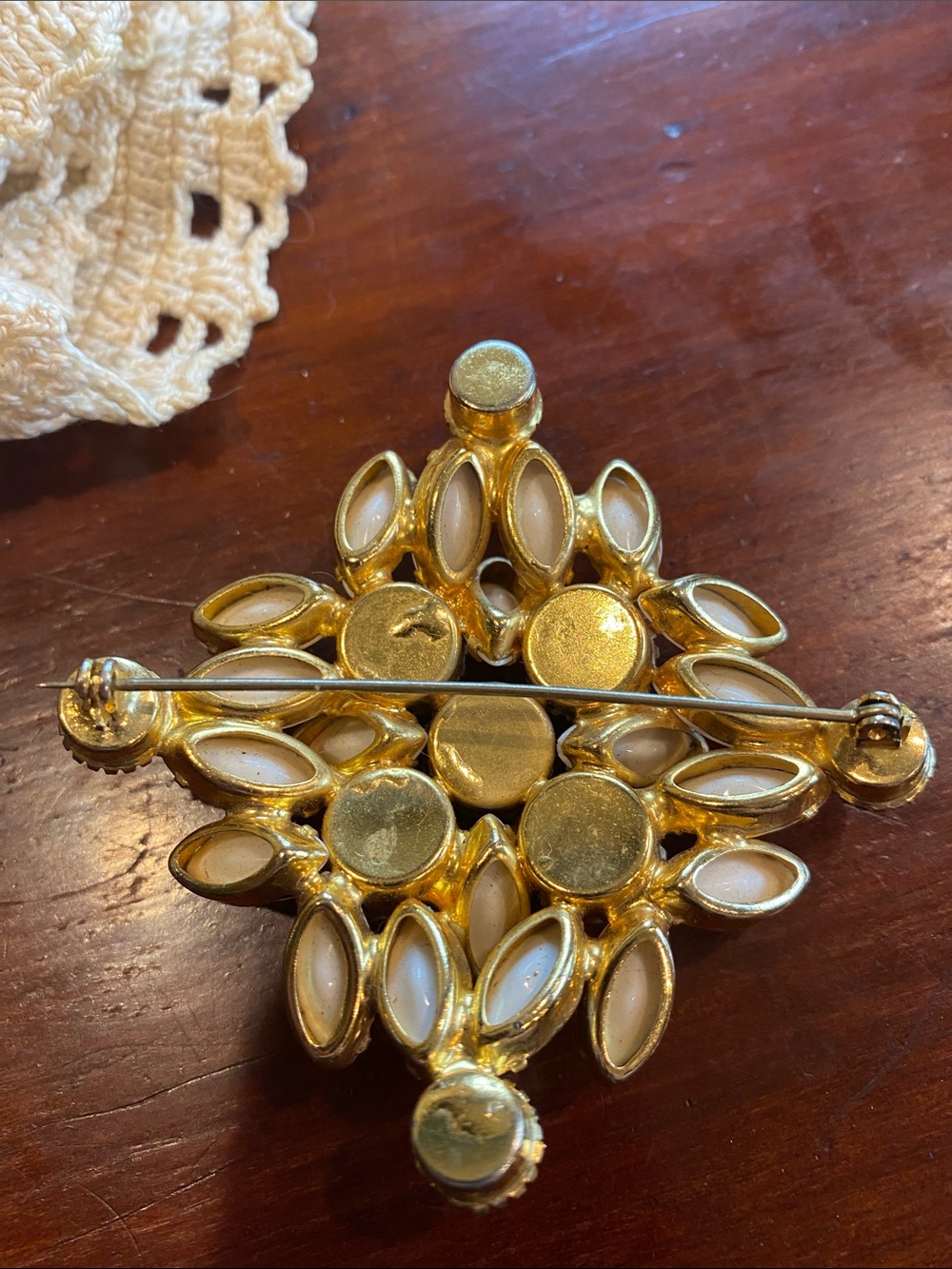 Juliana Ref. No. 7365 Gold Tone-Trim White Milk Glass Cluster Flower Brooch - Picture 5 of 7
